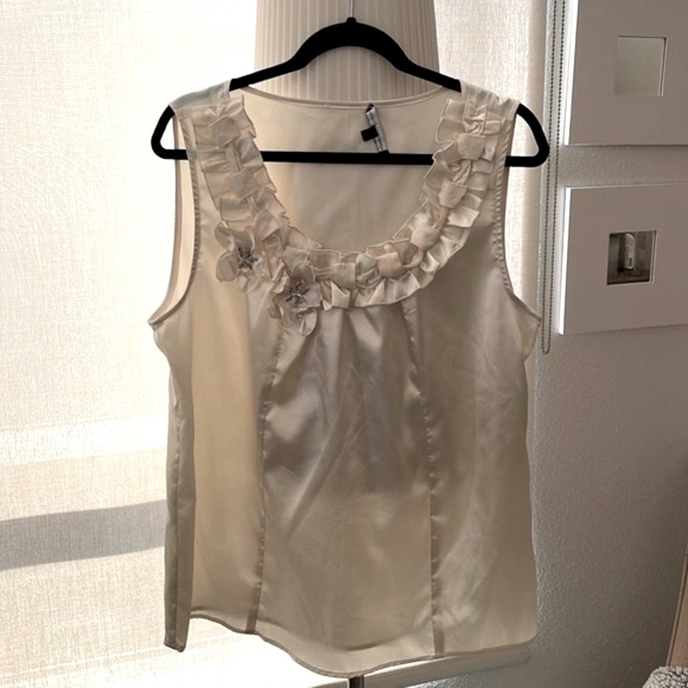 Adrienne Vittadini EUC Floral Neckline